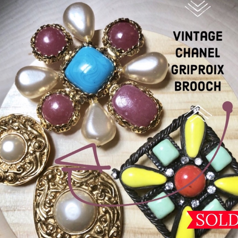 Vintage Chanel Griproix Pin